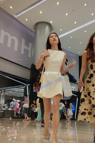 CS057【CSCD】白色连衣裙小姐姐和闺蜜逛街看电影，白色窄内