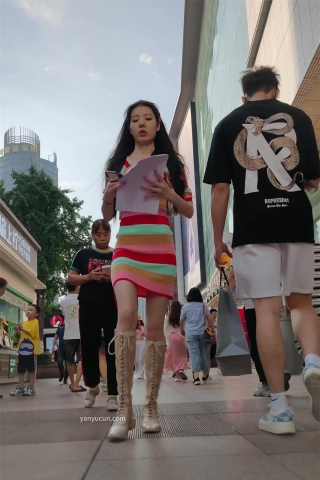 XM327身高175包臀裙长靴美女一个人出来吃饭，白色内内