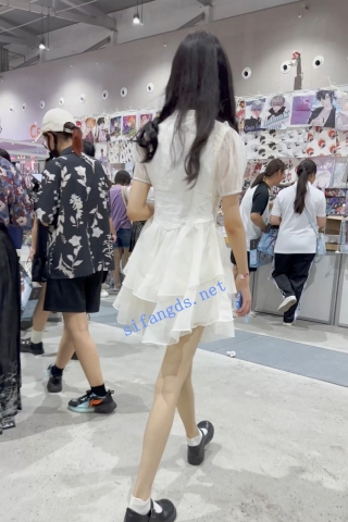 trump1300【KFC】白色长裙学生妹独自逛街·白色内内前后CD