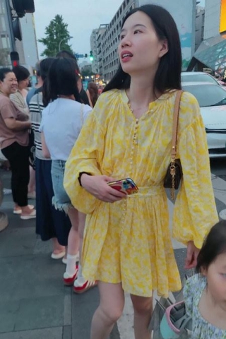 CS015【CSCD】黄色连衣裙少妇一家人出来游玩，白色内内